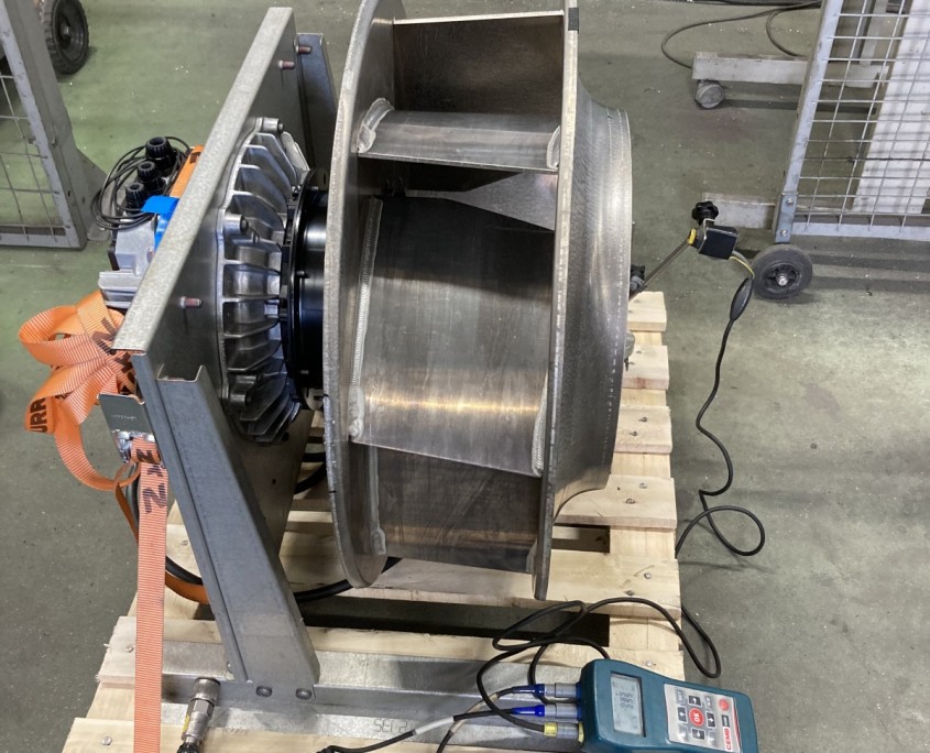 Equilibrage dynamique d'une turbine de ventilation montée sur son moteur et châssis